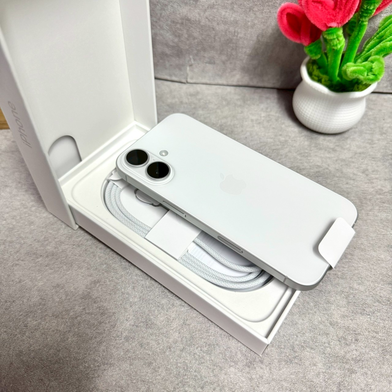 i16-128GB White-x-Frist Hand (2)