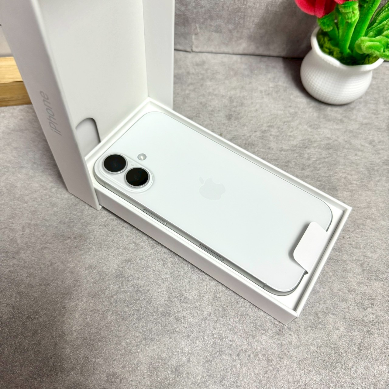 i16-128GB White-x-Frist Hand (3)